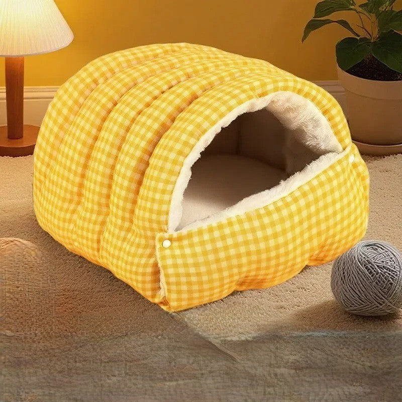 Maison d’hiver semi-fermée et chaude pour chiens et chats