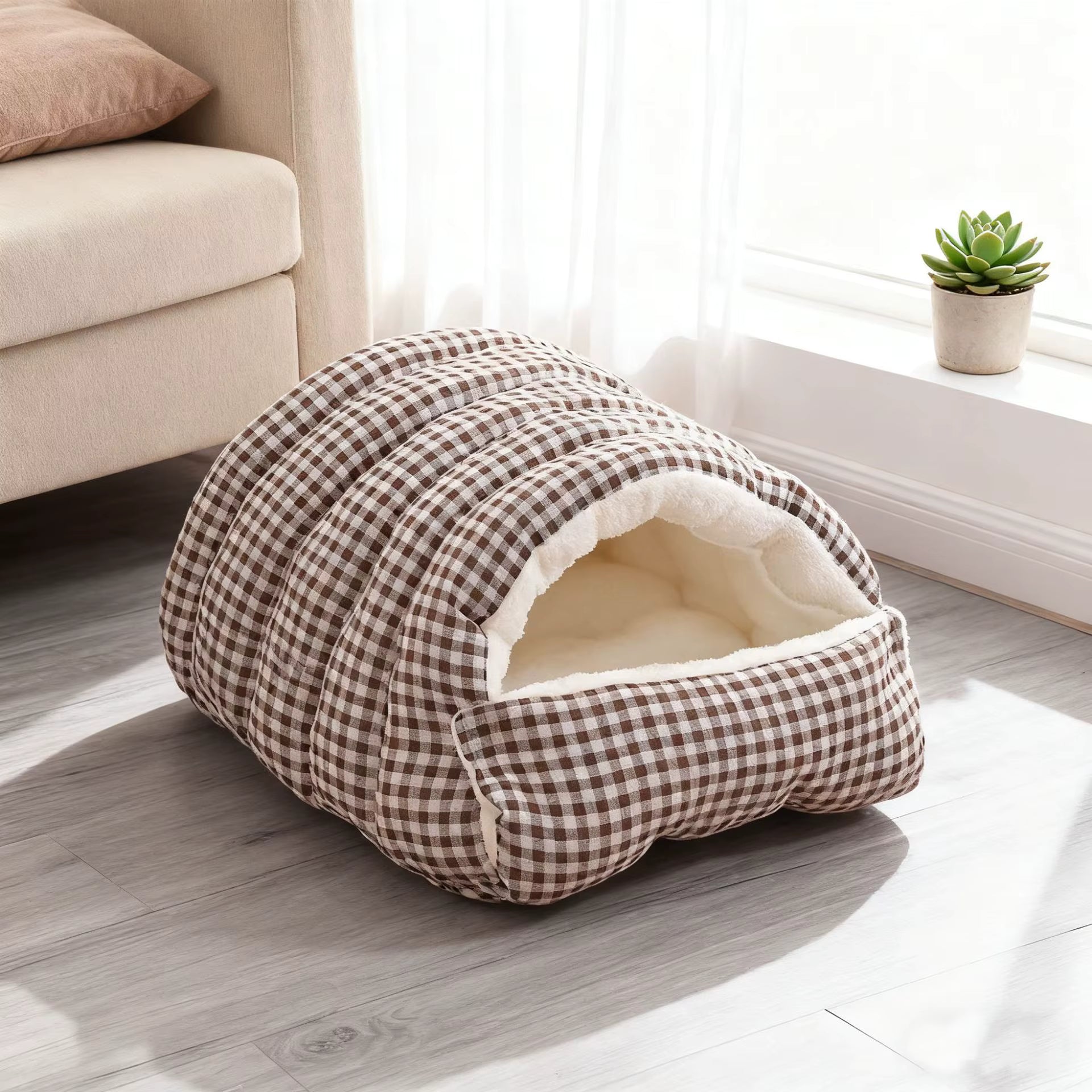 Maison d’hiver semi-fermée et chaude pour chiens et chats